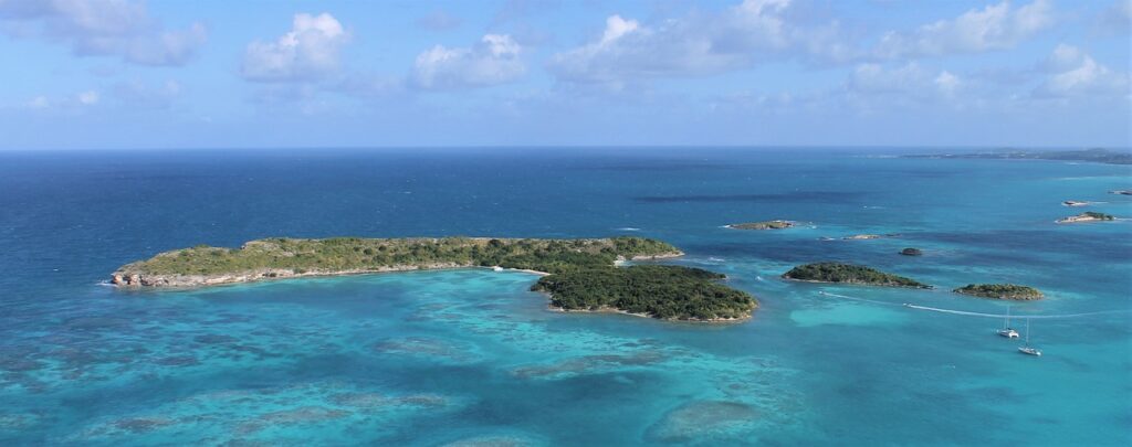 découvrez la beauté envoûtante des caraïbes, un archipel paradisiaque où plages de sable blanc, eaux turquoise et cultures vibrantes se mêlent pour créer une expérience inoubliable. explorez les îles, savourez la cuisine locale et vivez des aventures inégalées dans ce coin de paradis.