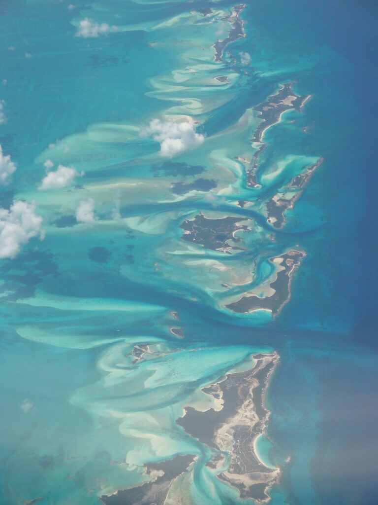 découvrez les merveilles des caraïbes : îles paradisiaques, plages de sable fin, eaux cristallines et une culture vibrante. explorez la cuisine locale, les activités nautiques et les traditions enrichissantes qui font de cette région un véritable havre de paix.
