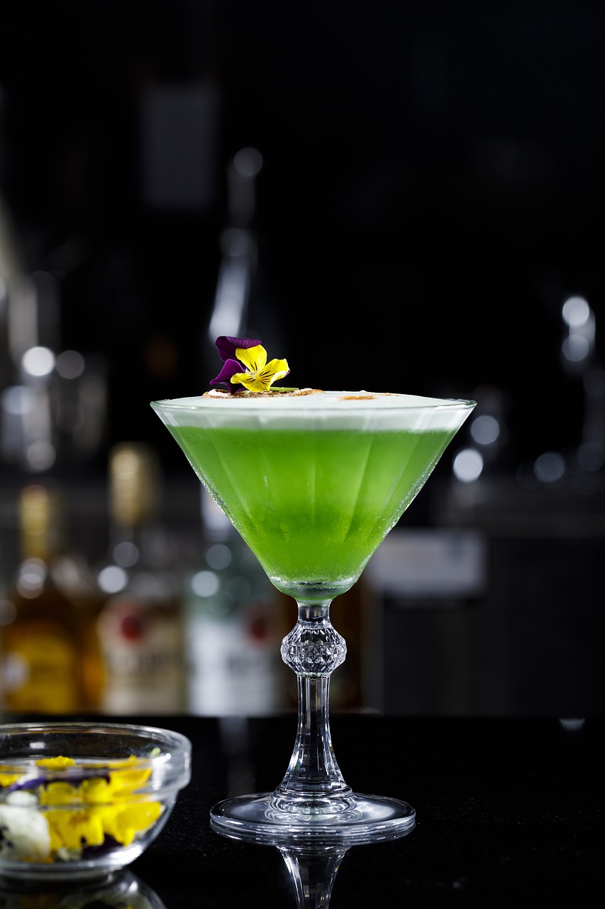 découvrez l'art de préparer des cocktails savoureux et raffinés. explorez des recettes classiques et innovantes, des conseils pour le cocktail parfait et tout ce qu'il faut savoir pour impressionner vos invités lors de vos soirées.